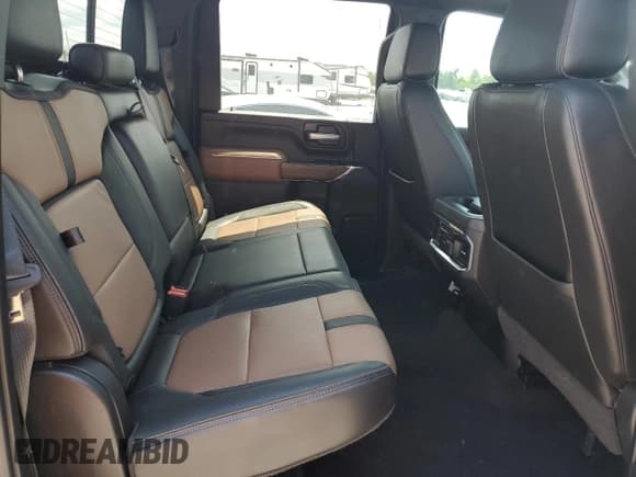 ✅ 2020 Chevrolet Silverado 2500HD High Country • VIN: 1GC4YREY2LF311637 • Lot: 68653285. Wystawiony na Copart z przebiegiem 63 421 mil. Bezpłatny archiwum sprzedaży aukcyjnych z USA i szczegółowy raport historii pojazdu na DreamBid. Zdjęcie 10.