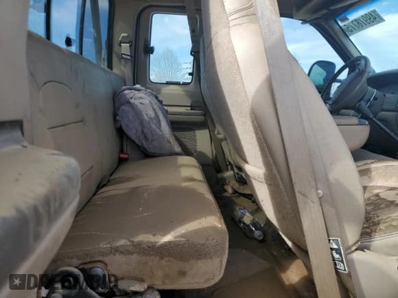 ✅ 2000 Ford F-250 XL • VIN: 1FTNX21F1YEA83615 • Lot: 49978775. Wystawiony na Copart z przebiegiem 198 382 mil. Bezpłatny archiwum sprzedaży aukcyjnych z USA i szczegółowy raport historii pojazdu na DreamBid. Zdjęcie 10.