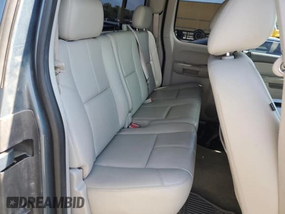 ✅ 2010 Chevrolet Silverado 1500 • VIN: 1GCSKTE24AZ152164 • Lot: 55842575. Wystawiony na Copart z przebiegiem 210 072 mil. Bezpłatny archiwum sprzedaży aukcyjnych z USA i szczegółowy raport historii pojazdu na DreamBid. Zdjęcie 10.