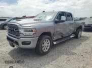 ✅ 2024 Ram 2500 Laramie • VIN: 3C6UR5FJ3RG365650 • Лот: 57353715. Опубликован ранее на Copart с пробегом 5 938 миль. Бесплатный доступ к архиву аукционных продаж из США и подробный отчёт об истории автомобиля на DreamBid. Изображение 1.