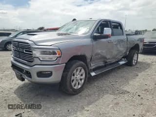 ✅ 2024 Ram 2500 Laramie • VIN: 3C6UR5FJ3RG365650 • Лот: 57353715. Опубликован ранее на Copart с пробегом 5 938 миль. Бесплатный доступ к архиву аукционных продаж из США и подробный отчёт об истории автомобиля на DreamBid. Изображение 1.