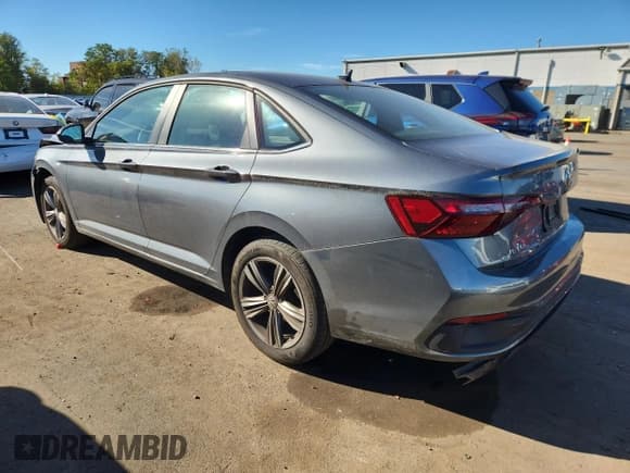 ✅ 2024 Volkswagen Jetta SE • VIN: 3VW7M7BU0RM069256 • Lot: 86711615. Wystawiony na Copart z przebiegiem 18 880 mil. Bezpłatny archiwum sprzedaży aukcyjnych z USA i szczegółowy raport historii pojazdu na DreamBid. Zdjęcie 2.