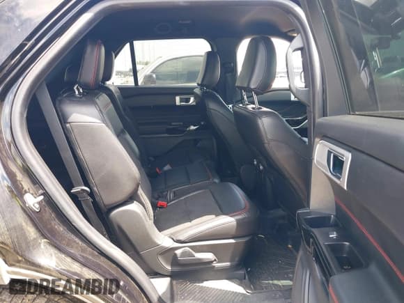 ✅ 2022 Ford Explorer ST-Line • VIN: 1FMSK7KH7NGB05501 • Lot: 41989567. Wystawiony na IAAI z przebiegiem 58 895 mil. Bezpłatny archiwum sprzedaży aukcyjnych z USA i szczegółowy raport historii pojazdu na DreamBid. Zdjęcie 8.