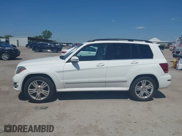 ✅ 2014 Mercedes-Benz GLK 350 • VIN: WDCGG5HB5EG285333 • Lot: 43130476. Listed on IAAI with 95,332 mi. Free auction sales archive from the USA and detailed vehicle history report at DreamBid. Image 14.