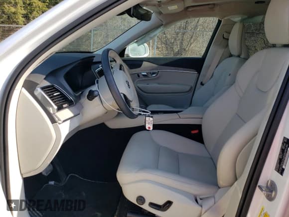 ✅ 2024 Volvo XC90 Plus Bright Theme • VIN: YV4062JE4R1154350 • Лот: 47663595. Опубликован ранее на Copart с пробегом 21 626 миль. Бесплатный доступ к архиву аукционных продаж из США и подробный отчёт об истории автомобиля на DreamBid. Изображение 7.