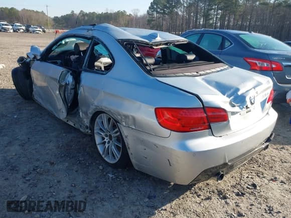 ✅ 2011 BMW 3 Series 335i • VIN: WBAKG7C55BE598254 • Lot: 41762553. Listed on IAAI with 104,164 mi. Free auction sales archive from the USA and detailed vehicle history report at DreamBid. Image 3.