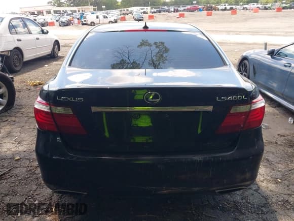 ✅ 2007 Lexus LS 460 L • VIN: JTHGL46F175003395 • Lot: 42641073. Listed on IAAI with 140,832 mi. Free auction sales archive from the USA and detailed vehicle history report at DreamBid. Image 16.