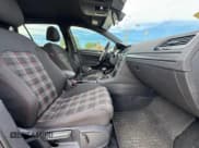 ✅ 2019 Volkswagen Golf GTI S • VIN: 3VW5T7AU5KM014139 • Lot: 80223985. Wystawiony na Copart z przebiegiem 85 578 mil. Bezpłatny archiwum sprzedaży aukcyjnych z USA i szczegółowy raport historii pojazdu na DreamBid. Zdjęcie 5.