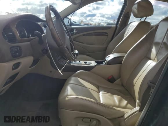 ✅ 2005 Jaguar S-Type • VIN: SAJXA01TX5FN48789 • Lot: 87094825. Wystawiony na Copart z przebiegiem 132 619 mil. Bezpłatny archiwum sprzedaży aukcyjnych z USA i szczegółowy raport historii pojazdu na DreamBid. Zdjęcie 7.