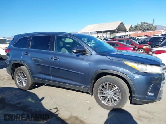 ✅ 2019 Toyota Highlander Hybrid XLE • VIN: 5TDJGRFH9KS053572 • Лот: 43181694. Опубликован ранее на IAAI с пробегом 96 093 миль. Бесплатный доступ к архиву аукционных продаж из США и подробный отчёт об истории автомобиля на DreamBid. Изображение 13.