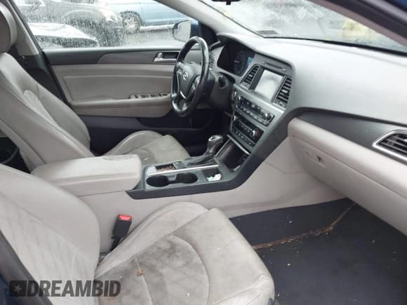 ✅ 2017 Hyundai Sonata Sport • VIN: 5NPE34AF4HH562019 • Lot: 43446427. Listed on IAAI with 169,719 mi. Free auction sales archive from the USA and detailed vehicle history report at DreamBid. Image 5.