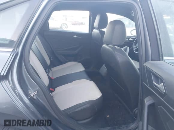 ✅ 2019 Volkswagen Jetta S • VIN: 3VWC57BU9KM084422 • Lot: 42910163. Wystawiony na IAAI z przebiegiem 74 965 mil. Bezpłatny archiwum sprzedaży aukcyjnych z USA i szczegółowy raport historii pojazdu na DreamBid. Zdjęcie 8.