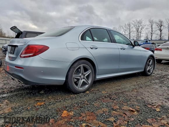 ✅ 2017 Mercedes-Benz E 300 Luxury • VIN: WDDZF4KB9HA219613 • Lot: 95123205. Listed on Copart with 44,941 mi. Free auction sales archive from the USA and detailed vehicle history report at DreamBid. Image 3.