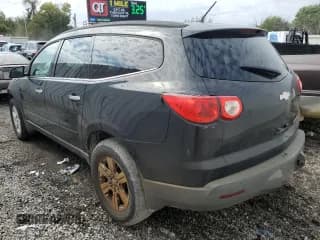 ✅ 2012 Chevrolet Traverse 2LT • VIN: 1GNKRJEDXCJ303518 • Lot: 85531785. Wystawiony na Copart z przebiegiem 177 404 mil. Bezpłatny archiwum sprzedaży aukcyjnych z USA i szczegółowy raport historii pojazdu na DreamBid. Zdjęcie 2.