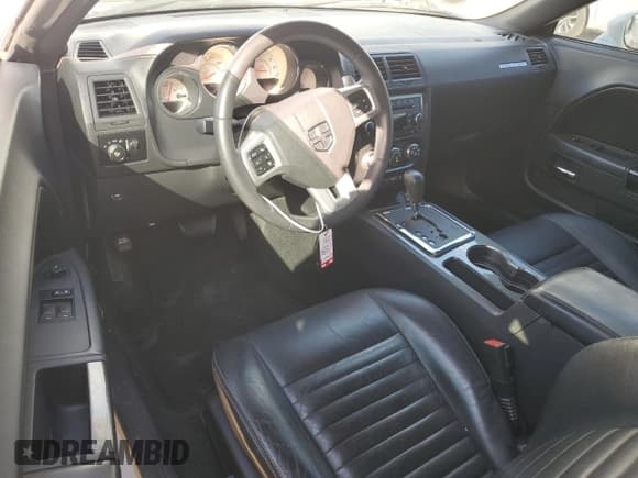 ✅ 2013 Dodge Challenger Rallye Redline • VIN: 2C3CDYAG3DH511283 • Lot: 43701345. Wystawiony na Copart z przebiegiem 82 753 mil. Bezpłatny archiwum sprzedaży aukcyjnych z USA i szczegółowy raport historii pojazdu na DreamBid. Zdjęcie 8.