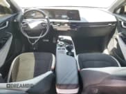 ✅ 2024 Kia EV6 GT-Line • VIN: KNDC4DLC5R5209846 • Lot: 64597055. Wystawiony na Copart z przebiegiem 8 572 mil. Bezpłatny archiwum sprzedaży aukcyjnych z USA i szczegółowy raport historii pojazdu na DreamBid. Zdjęcie 8.