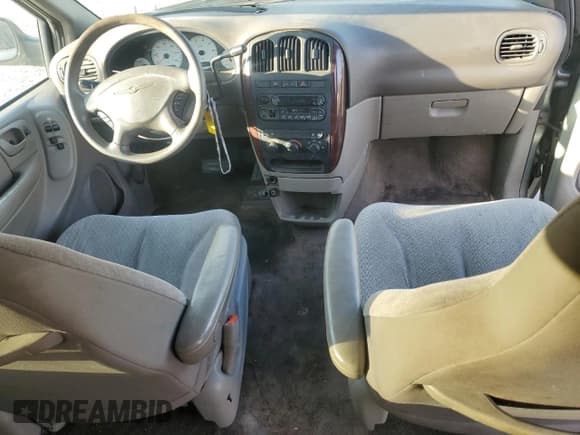 ✅ 2003 Chrysler Town & Country LX • VIN: 2C4GP44363R114973 • Lot: 82255625. Listed on Copart with 300,083 mi. Free auction sales archive from the USA and detailed vehicle history report at DreamBid. Image 8.