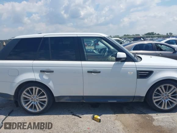 ✅ 2011 Land Rover Range Rover Sport HSE Lux • VIN: SALSK2D48BA269073 • Lot: 43058630. Listed on IAAI with 117,259 mi. Free auction sales archive from the USA and detailed vehicle history report at DreamBid. Image 13.