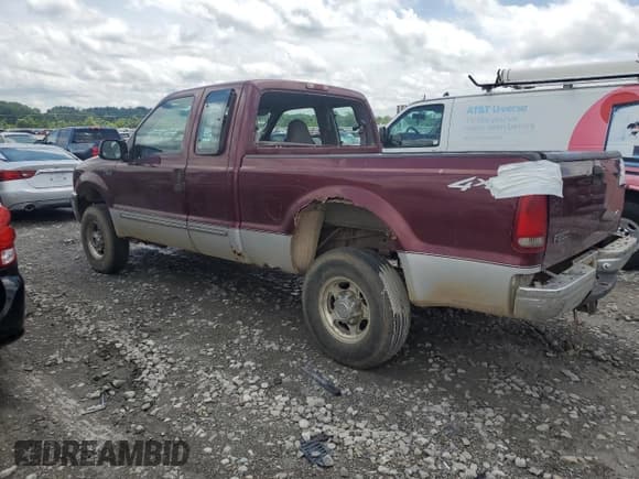 ✅ 2000 Ford F-250 XL • VIN: 1FTNX21L0YEA67881 • Lot: 65377585. Wystawiony na Copart z przebiegiem 240 514 mil. Bezpłatny archiwum sprzedaży aukcyjnych z USA i szczegółowy raport historii pojazdu na DreamBid. Zdjęcie 2.
