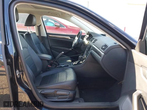 ✅ 2017 Volkswagen Passat SE • VIN: 1VWBT7A38HC010462 • Lot: 43577244. Listed on IAAI with 137,852 mi. Free auction sales archive from the USA and detailed vehicle history report at DreamBid. Image 5.