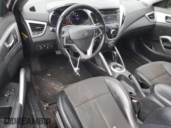 ✅ 2015 Hyundai Veloster • VIN: KMHTC6AD2FU235151 • Lot: 43692675. Wystawiony na Copart z przebiegiem 105 798 mil. Bezpłatny archiwum sprzedaży aukcyjnych z USA i szczegółowy raport historii pojazdu na DreamBid. Zdjęcie 8.