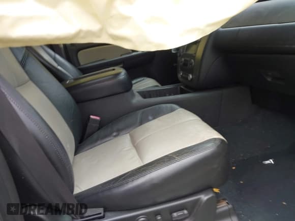 ✅ 2007 Chevrolet Suburban LT • VIN: 3GNFK163X7G275609 • Lot: 41934736. Listed on IAAI with 234,794 mi. Free auction sales archive from the USA and detailed vehicle history report at DreamBid. Image 5.