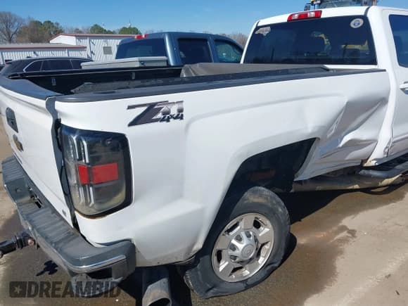 ✅ 2015 Chevrolet Silverado 2500HD LT • VIN: 1GC1KVE86FF520235 • Lot: 41664064. Listed on IAAI with 235,288 mi. Free auction sales archive from the USA and detailed vehicle history report at DreamBid. Image 17.
