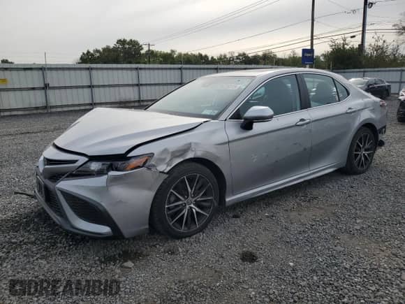 2022 Toyota Camry SE с VIN 4T1T11BK6NU060794, выставлен на аукционе Copart как лот 84729115 с пробегом 39 327 миль миль и Списание • Salvage title. История ставок и продаж доступна на DreamBid. Изображение 1.