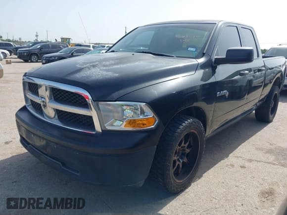 ✅ 2009 Dodge 1500 ST • VIN: 1D3HB18K89S705209 • Lot: 42631184. Wystawiony na IAAI z przebiegiem 163 572 mil. Bezpłatny archiwum sprzedaży aukcyjnych z USA i szczegółowy raport historii pojazdu na DreamBid. Zdjęcie 2.