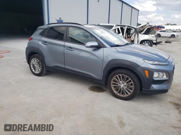 ✅ 2018 Hyundai Kona SEL • VIN: KM8K62AA2JU120141 • Лот: 72454594. Опубликован ранее на Copart с пробегом 222 458 миль. Бесплатный доступ к архиву аукционных продаж из США и подробный отчёт об истории автомобиля на DreamBid. Изображение 4.