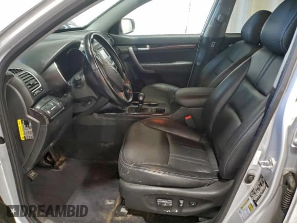 ✅ 2014 Kia Sorento LX • VIN: 5XYKTDA62EG520910 • Lot: 93643925. Wystawiony na Copart z przebiegiem Nie podano. Bezpłatny archiwum sprzedaży aukcyjnych z USA i szczegółowy raport historii pojazdu na DreamBid. Zdjęcie 7.