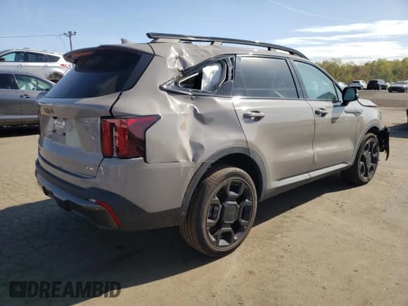 ✅ 2025 Kia Sorento X-Line EX • VIN: 5XYRHDJF2SG325479 • Lot: 55058605. Wystawiony na Copart z przebiegiem 5 525 mil. Bezpłatny archiwum sprzedaży aukcyjnych z USA i szczegółowy raport historii pojazdu na DreamBid. Zdjęcie 3.