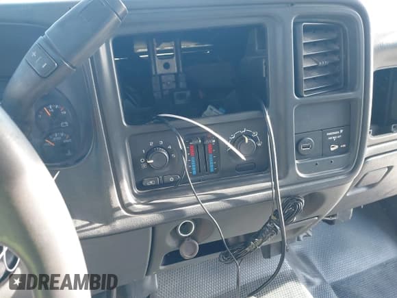 ✅ 2007 Chevrolet Silverado 1500 • VIN: 1GBHC29D37E134322 • Лот: 41794042. Опубликован ранее на IAAI с пробегом 206 020 миль. Бесплатный доступ к архиву аукционных продаж из США и подробный отчёт об истории автомобиля на DreamBid. Изображение 6.