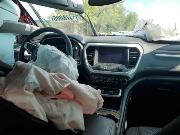 ✅ 2023 GMC Acadia SLE • VIN: 1GKKNKL42PZ254646 • Lot: 71478005. Wystawiony na Copart z przebiegiem Nie podano. Bezpłatny archiwum sprzedaży aukcyjnych z USA i szczegółowy raport historii pojazdu na DreamBid. Zdjęcie 9.