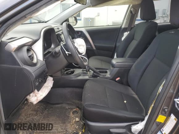 ✅ 2018 Toyota RAV4 LE • VIN: JTMBFREV2JJ746042 • Lot: 82589945. Listed on Copart with 134,958 mi. Free auction sales archive from the USA and detailed vehicle history report at DreamBid. Image 7.