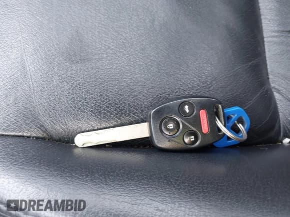 ✅ 2006 Honda Accord EX-L • VIN: 1HGCM56866A008927 • Lot: 43916211. Listed on IAAI with 176,880 mi. Free auction sales archive from the USA and detailed vehicle history report at DreamBid. Image 11.