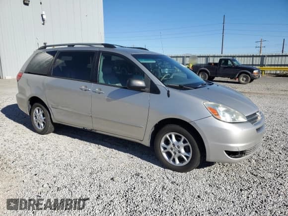 ✅ 2004 Toyota Sienna LE • VIN: 5TDBA23C94S015817 • Lot: 82618025. Listed on Copart with 200,474 mi. Free auction sales archive from the USA and detailed vehicle history report at DreamBid. Image 4.