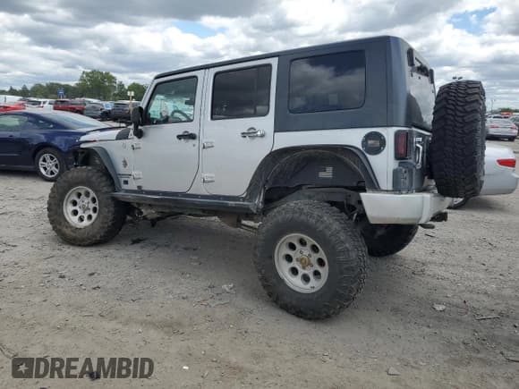 ✅ 2010 Jeep Wrangler Unlimited Sahara • VIN: 1J4BA5H15AL123254 • Lot: 69966695. Wystawiony na Copart z przebiegiem 117 634 mil. Bezpłatny archiwum sprzedaży aukcyjnych z USA i szczegółowy raport historii pojazdu na DreamBid. Zdjęcie 2.