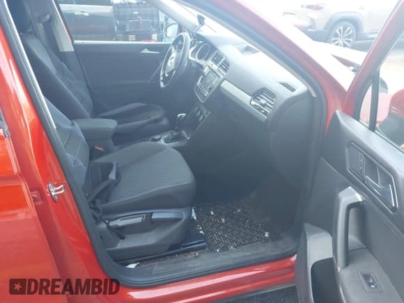 ✅ 2018 Volkswagen Tiguan S • VIN: 3VV0B7AX8JM074622 • Lot: 42929388. Listed on IAAI with 157,251 mi. Free auction sales archive from the USA and detailed vehicle history report at DreamBid. Image 5.