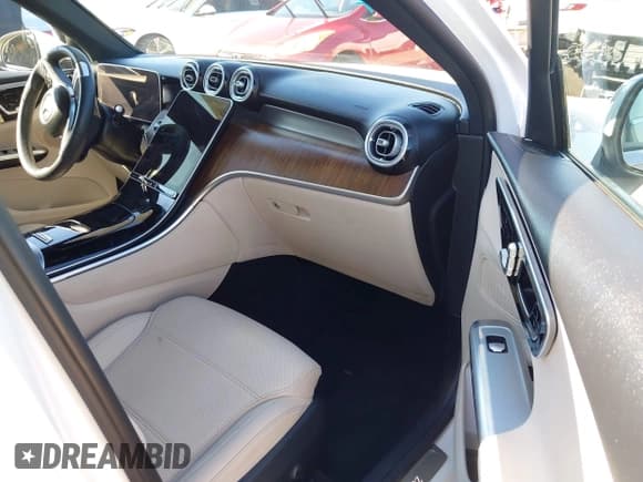 ✅ 2025 Mercedes-Benz GLC 300 • VIN: W1NKJ4HB1SF329799 • Лот: 43460057. Опубликован ранее на IAAI с пробегом 6 914 миль. Бесплатный доступ к архиву аукционных продаж из США и подробный отчёт об истории автомобиля на DreamBid. Изображение 5.