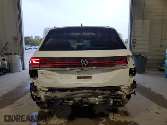 ✅ 2024 Volkswagen Atlas SE • VIN: 1V2WR2CA5RC561773 • Lot: 86644035. Wystawiony na Copart z przebiegiem 33 187 mil. Bezpłatny archiwum sprzedaży aukcyjnych z USA i szczegółowy raport historii pojazdu na DreamBid. Zdjęcie 6.