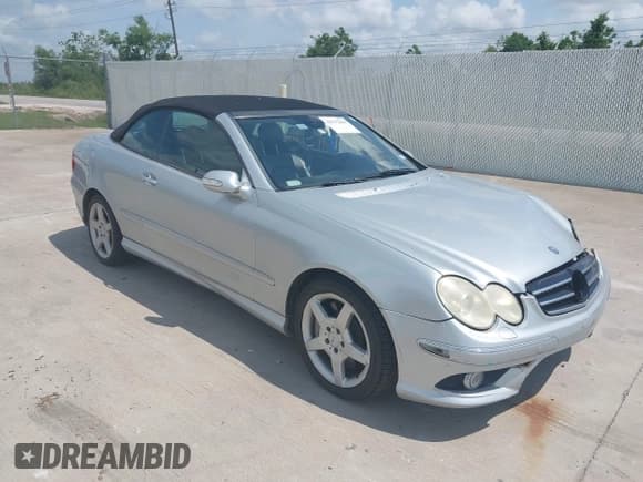 ✅ 2007 Mercedes-Benz CLK 550 • VIN: WDBTK72F47F223522 • Lot: 42337666. Wystawiony na IAAI z przebiegiem 117 326 mil. Bezpłatny archiwum sprzedaży aukcyjnych z USA i szczegółowy raport historii pojazdu na DreamBid. Zdjęcie 1.