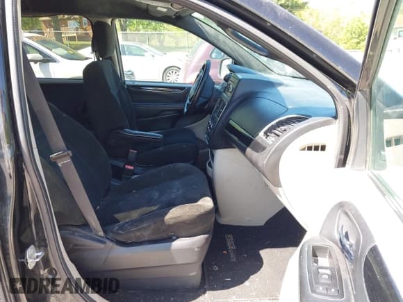 ✅ 2015 Dodge Grand Caravan American Value • VIN: 2C4RDGBG5FR704806 • Lot: 42143136. Wystawiony na IAAI z przebiegiem 167 058 mil. Bezpłatny archiwum sprzedaży aukcyjnych z USA i szczegółowy raport historii pojazdu na DreamBid. Zdjęcie 5.