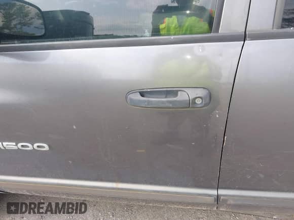 2002 Dodge 1500 ST z VIN 1D3HA18Z22J214386, wystawiony jako IAAI lot #42595976 z przebiegiem 410 608 mil mil oraz . Historia ofert i sprzedaży dostępna na DreamBid. Obrazek 15.