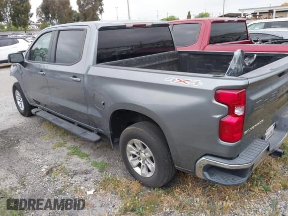 ✅ 2019 Chevrolet Silverado 1500 LT • VIN: 3GCPYDEK1KG242867 • Lot: 41342133. Wystawiony na IAAI z przebiegiem 119 442 mil. Bezpłatny archiwum sprzedaży aukcyjnych z USA i szczegółowy raport historii pojazdu na DreamBid. Zdjęcie 3.