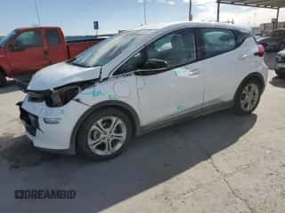 2019 Chevrolet Bolt EV LT z VIN 1G1FY6S00K4108187, wystawiony jako Copart lot #46450684 z przebiegiem 72 282 mil mil oraz . Historia ofert i sprzedaży dostępna na DreamBid. Obrazek 1.