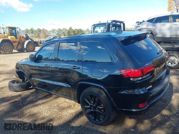 ✅ 2017 Jeep Grand Cherokee Altitude • VIN: 1C4RJFAGXHC892142 • Lot: 43612168. Wystawiony na IAAI z przebiegiem 101 867 mil. Bezpłatny archiwum sprzedaży aukcyjnych z USA i szczegółowy raport historii pojazdu na DreamBid. Zdjęcie 13.