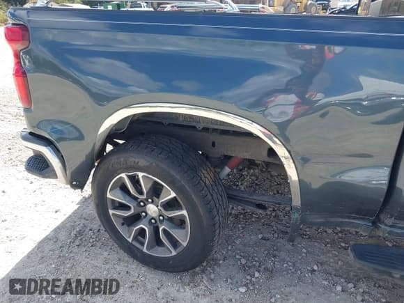 ✅ 2019 Chevrolet Silverado 1500 LT • VIN: 3GCUYDED5KG292241 • Lot: 43396399. Wystawiony na IAAI z przebiegiem 121 506 mil. Bezpłatny archiwum sprzedaży aukcyjnych z USA i szczegółowy raport historii pojazdu na DreamBid. Zdjęcie 19.