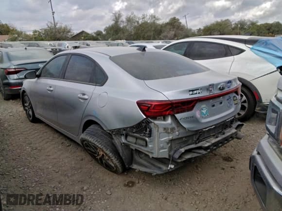 ✅ 2019 Kia Forte S • VIN: 3KPF34AD4KE035936 • Lot: 93750435. Listed on Copart with 62,246 mi. Free auction sales archive from the USA and detailed vehicle history report at DreamBid. Image 2.