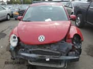 ✅ 2010 Volkswagen Beetle • VIN: 3VWRW3AG8AM030653 • Lot: 82276535. Wystawiony na Copart z przebiegiem Nie podano. Bezpłatny archiwum sprzedaży aukcyjnych z USA i szczegółowy raport historii pojazdu na DreamBid. Zdjęcie 5.